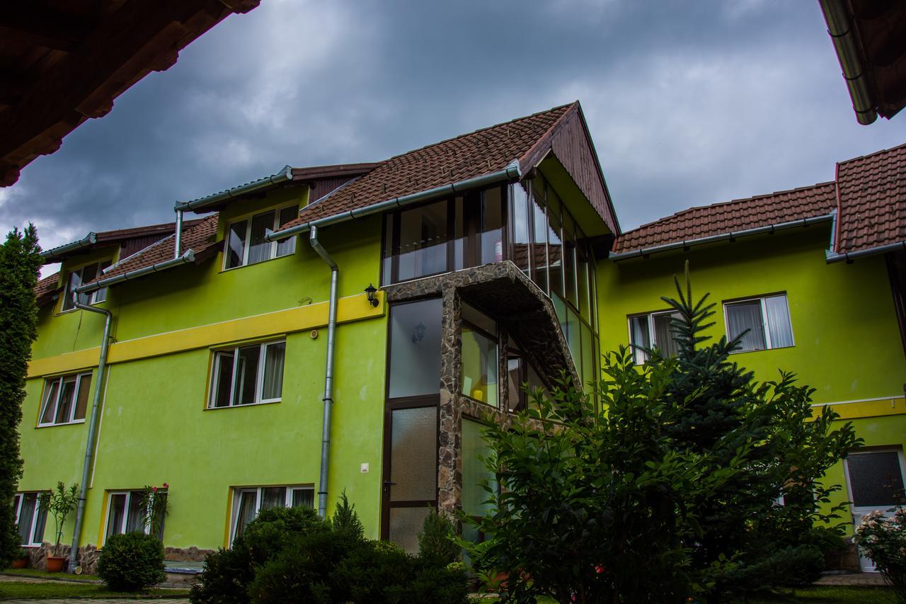 Pensiunea George Gura Raului Luaran gambar